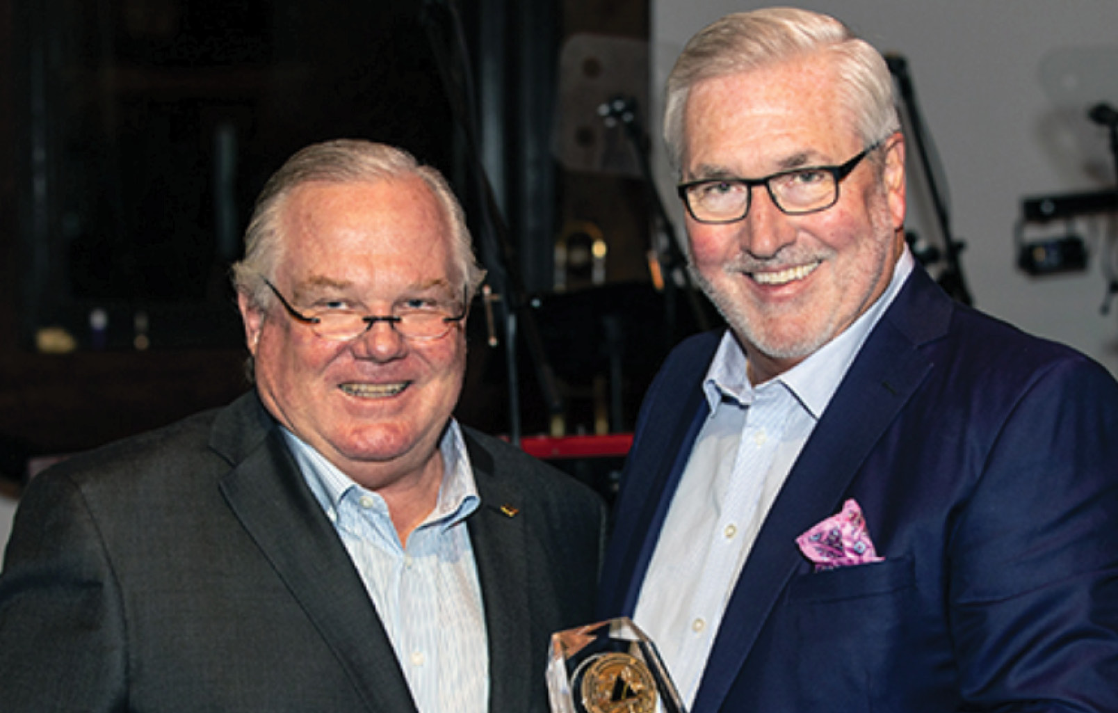 EAE President Baxter Burns Presents Al Roll of Honor Award